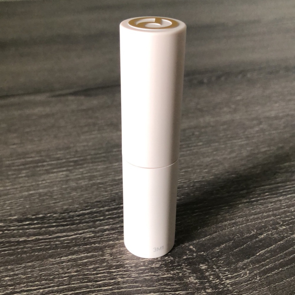 ❤️$8 NWT Rare Beauty Black Mascara 8ml - Picture 3 of 4